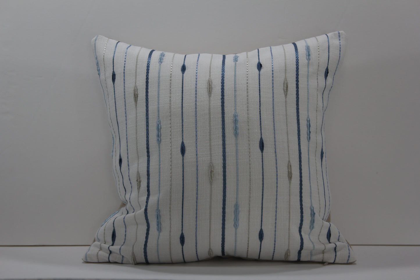 Swavelle Pace Setter 20” pillow cover
