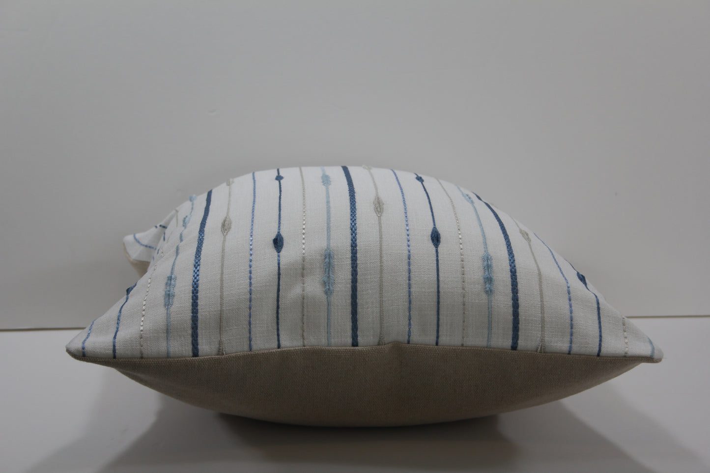 Swavelle Pace Setter 20” pillow cover