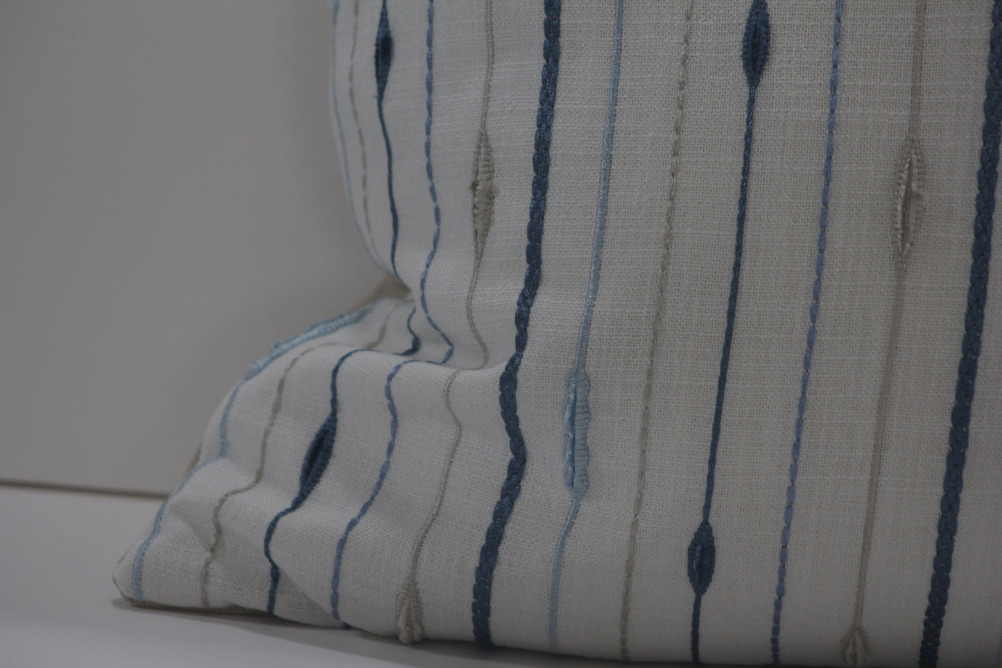 Swavelle Pace Setter 20” pillow cover